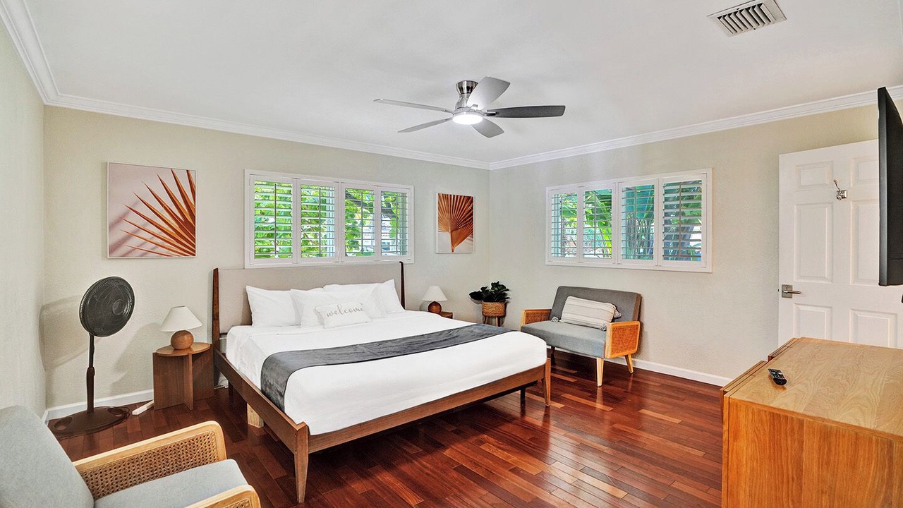 Photo of Bedroom in Hollywood Lakes