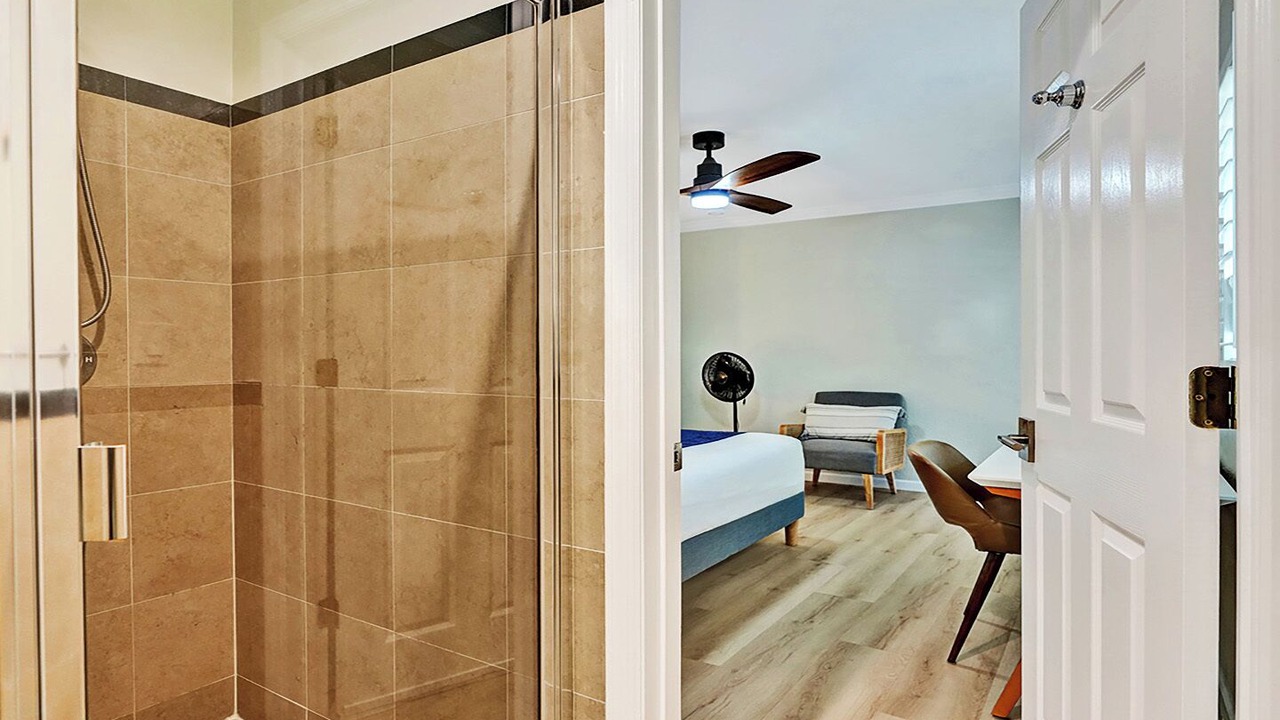 Photo of Bedroom in Hollywood Lakes