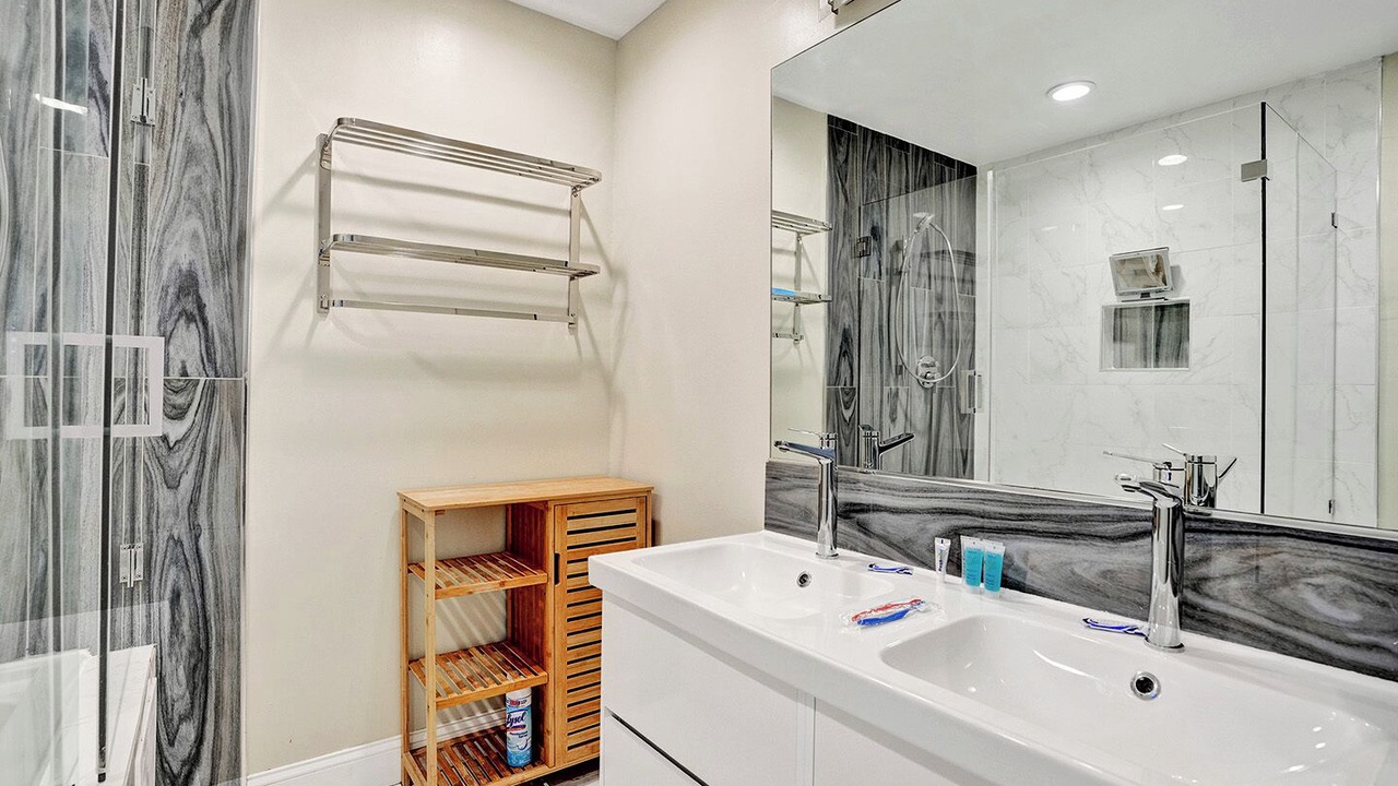 Photo of Bathroom in Hollywood Lakes
