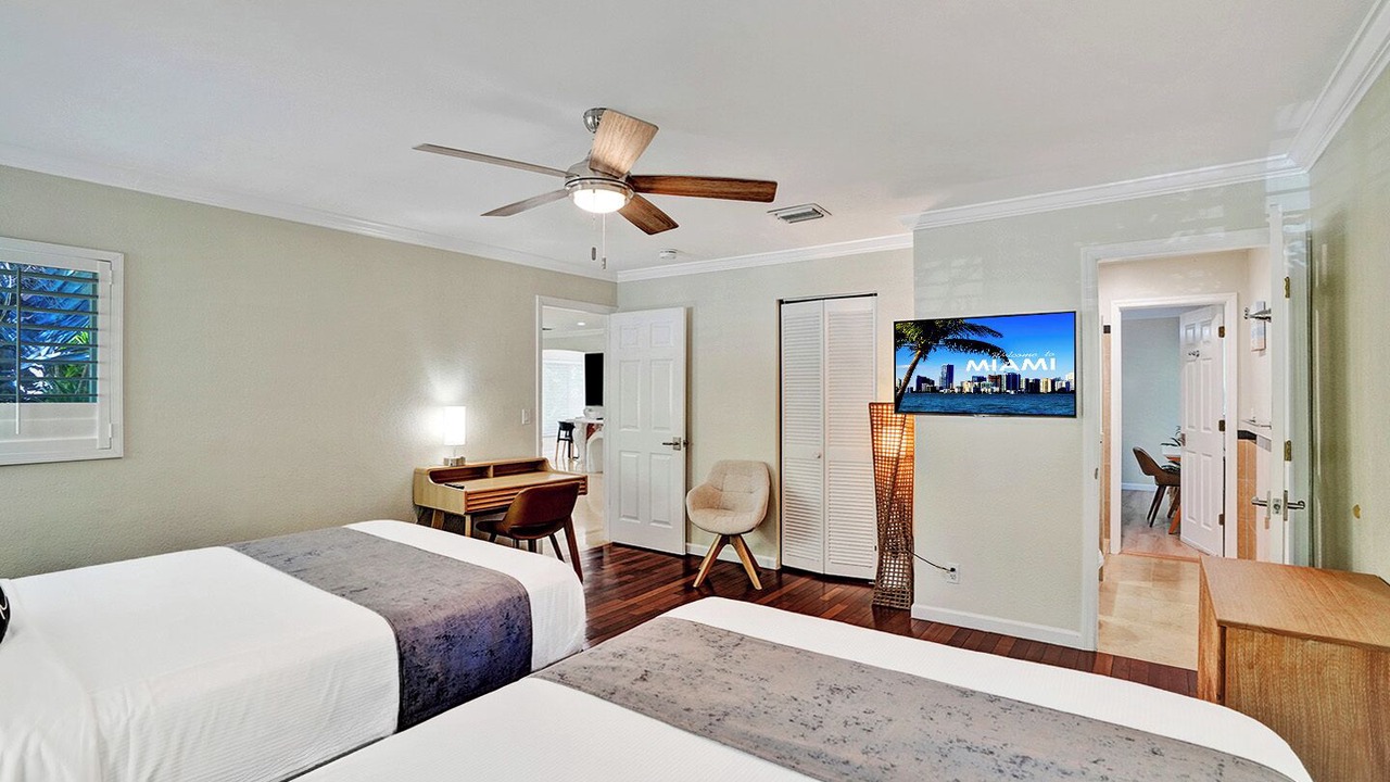 Photo of Bedroom in Hollywood Lakes