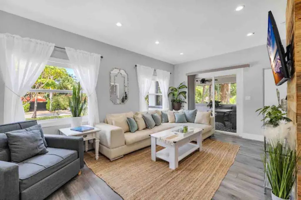 Photo of Livingroom in Northeast Miami