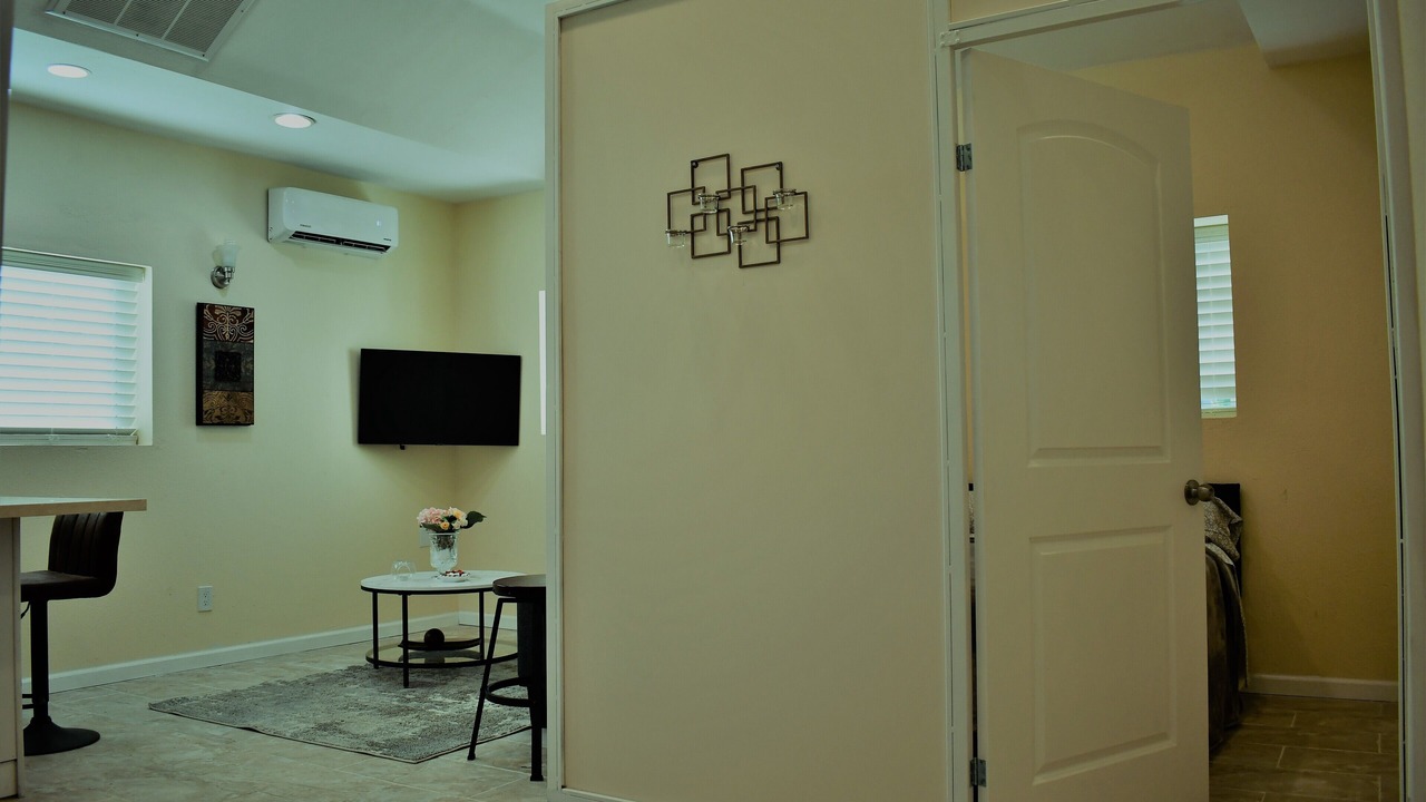 Photo of Livingroom in Warner Center