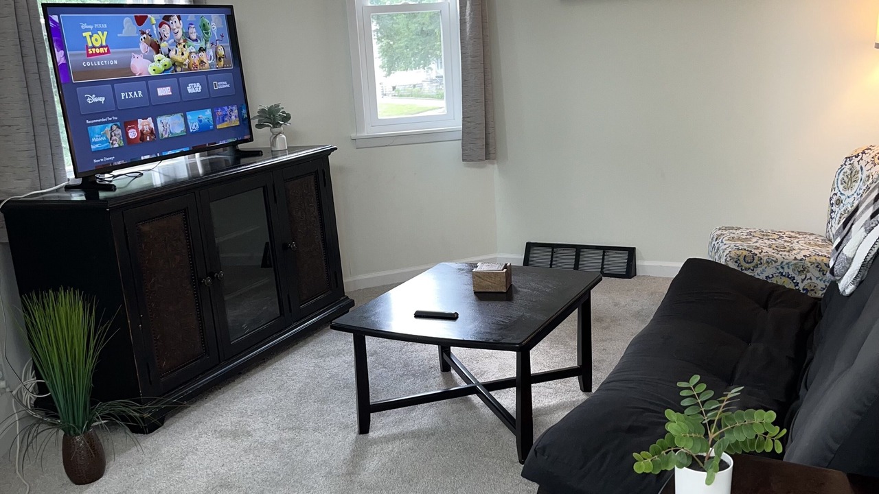 Photo of Bedroom in Front Park