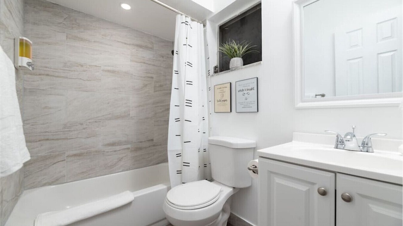 Photo of Bathroom in Harbordale