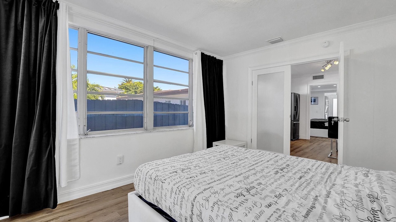 Photo of Bedroom in Surfside