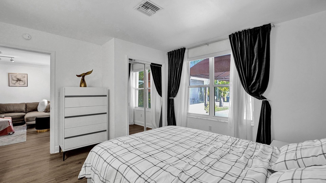 Photo of Bedroom in Surfside