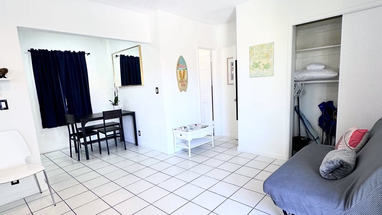 Photo of Livingroom in Hollywood South Central Beach