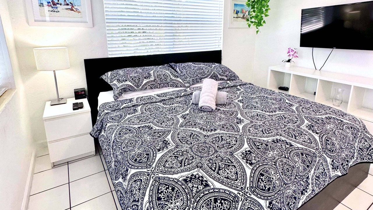 Photo of Bedroom in Hollywood South Central Beach