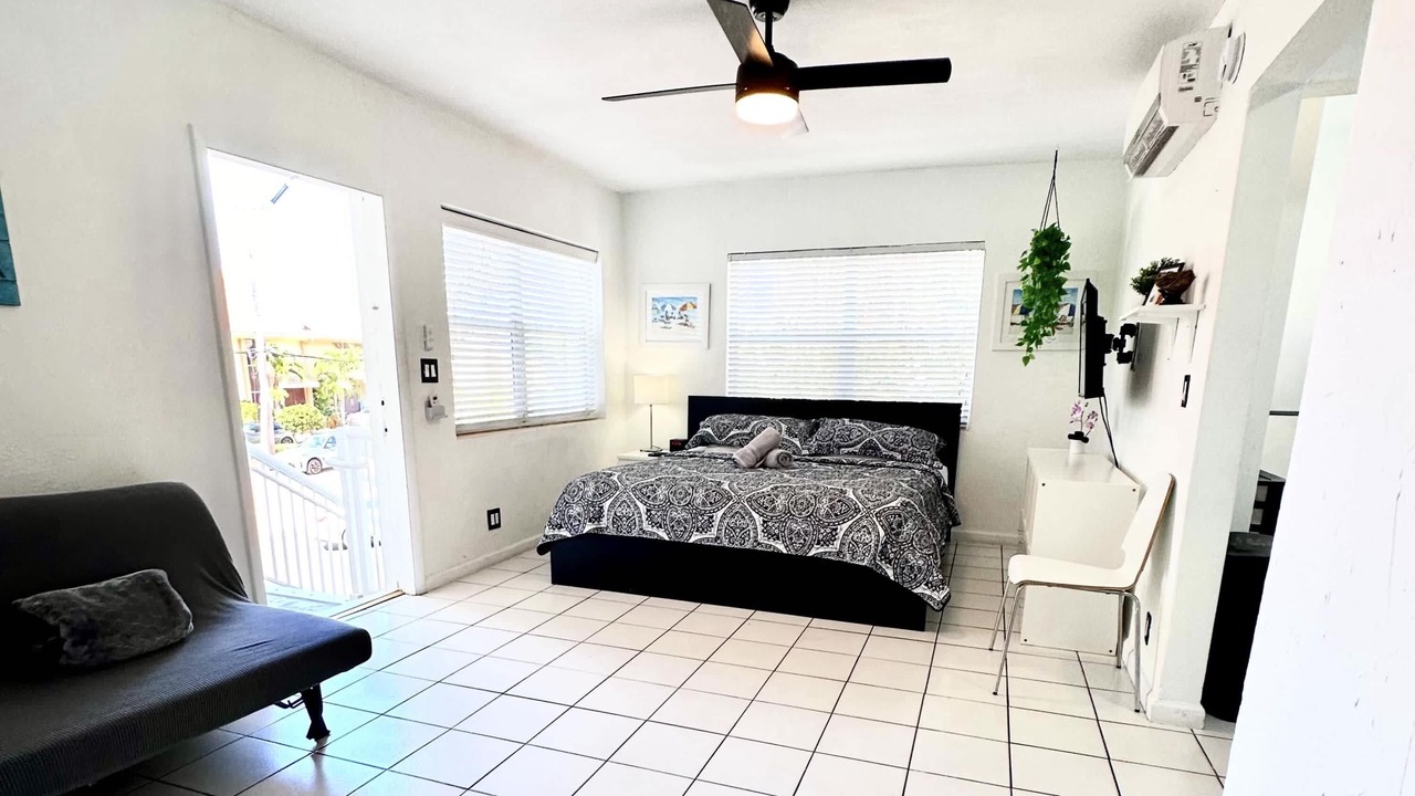 Photo of Bedroom in Hollywood South Central Beach