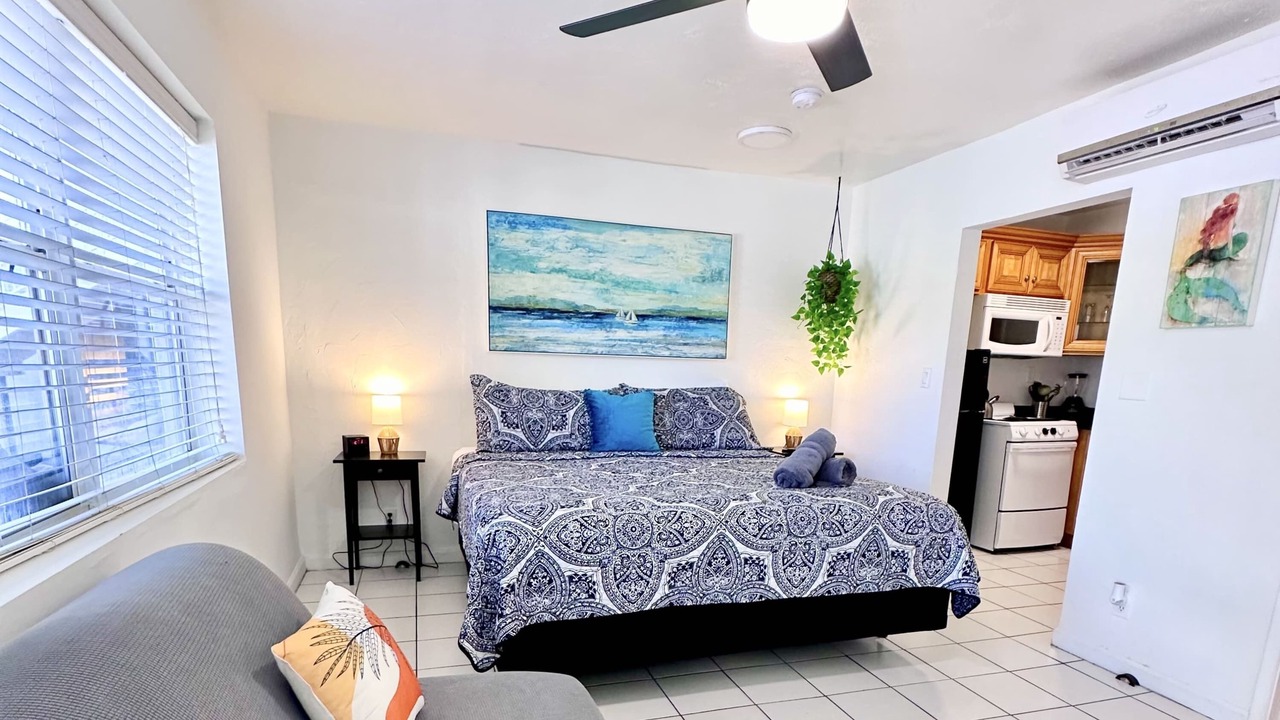 Photo of Bedroom in Hollywood South Central Beach