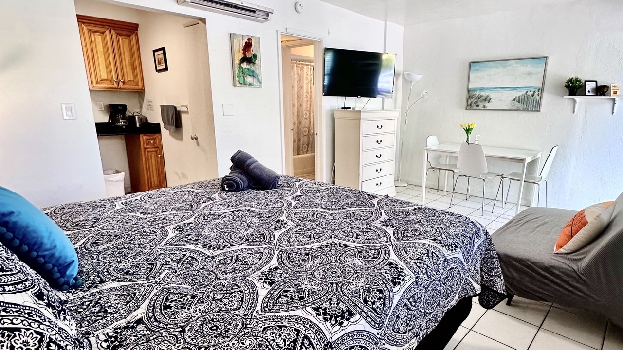 Photo of Bedroom in Hollywood South Central Beach