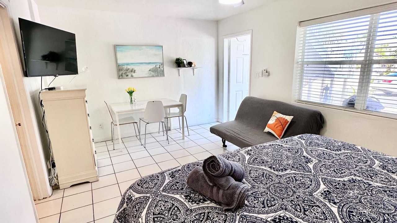 Photo of Livingroom in Hollywood South Central Beach