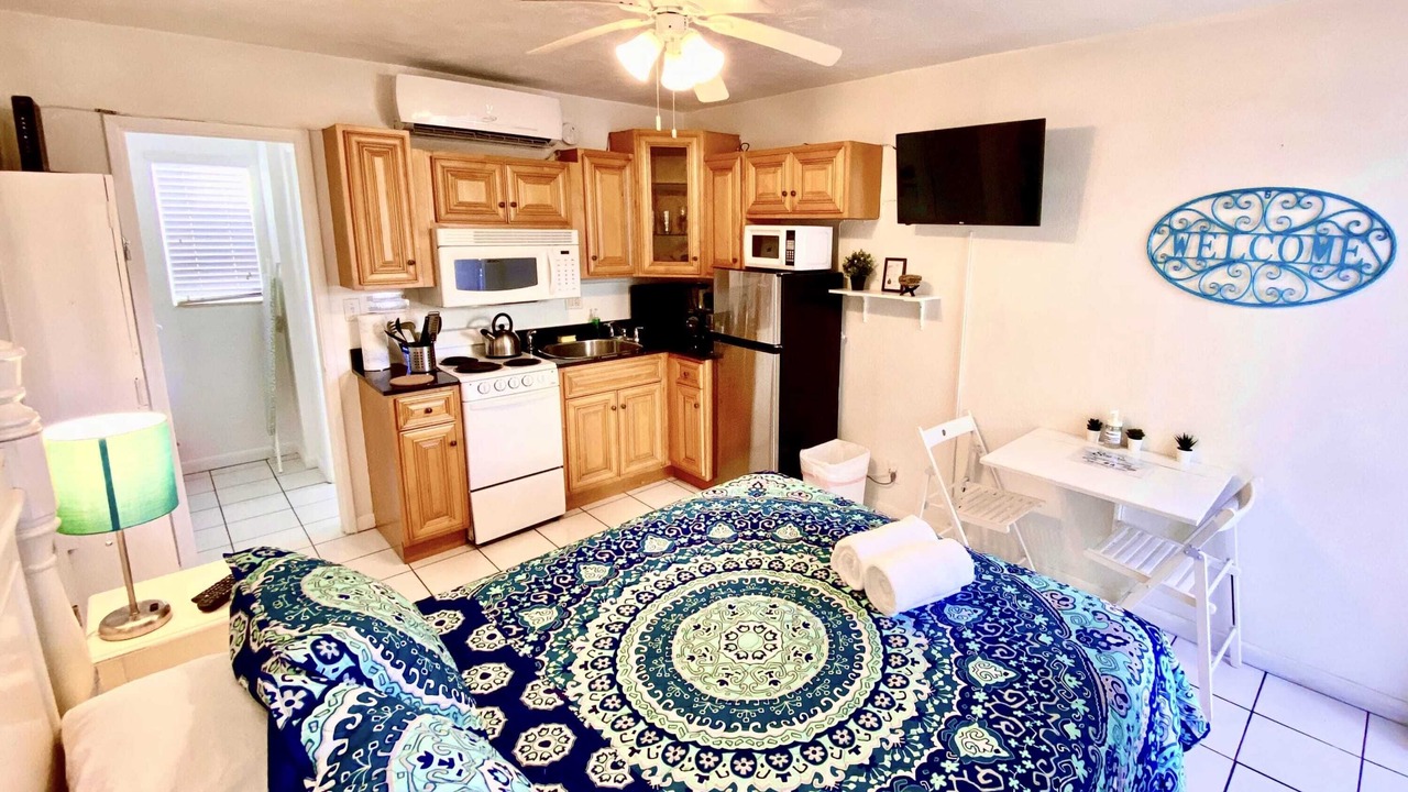 Photo of Bedroom in Hollywood South Central Beach