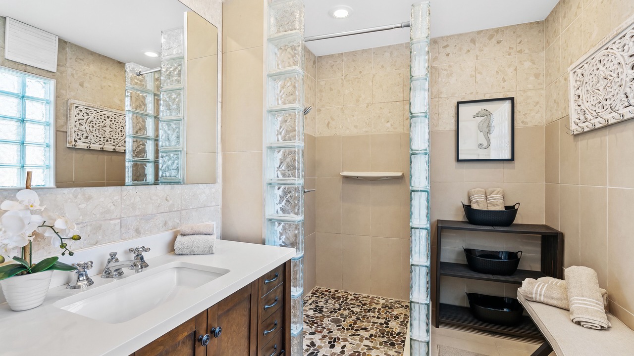 Photo of Bathroom in Lauderdale Beach