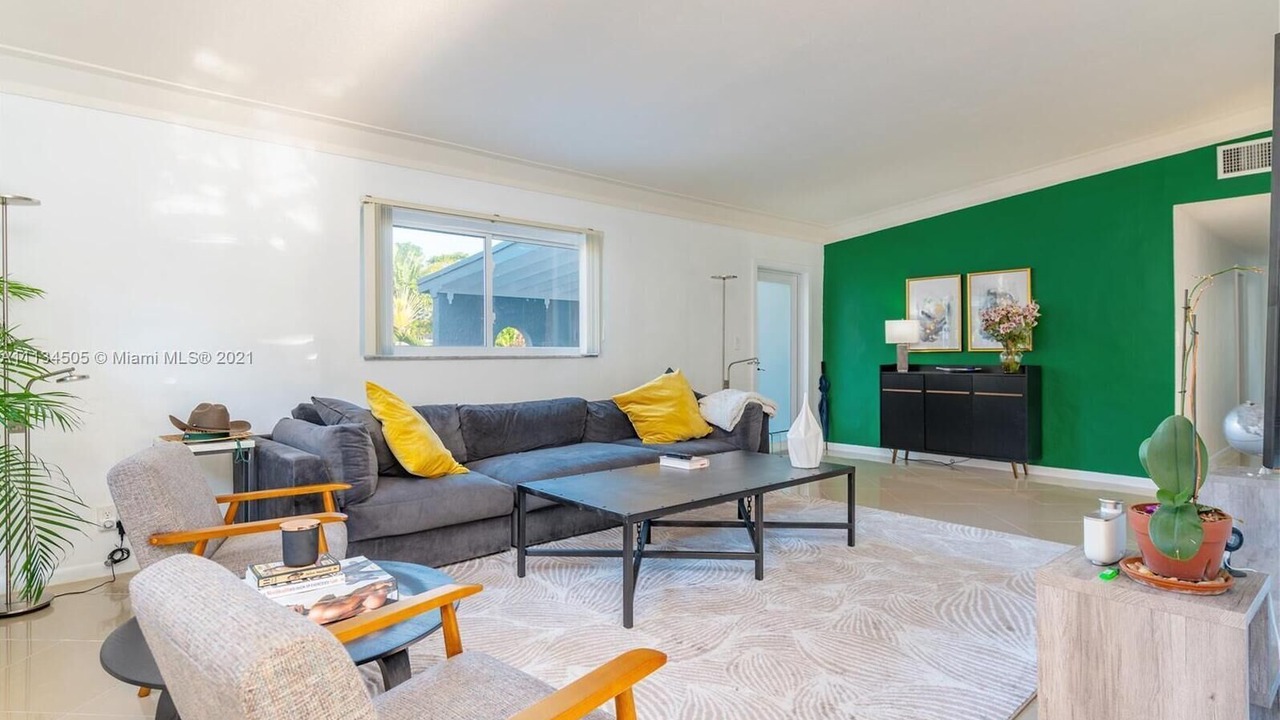 Photo of Livingroom in Central Fort Lauderdale