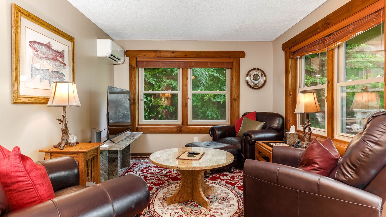 Photo of Livingroom in McHenry