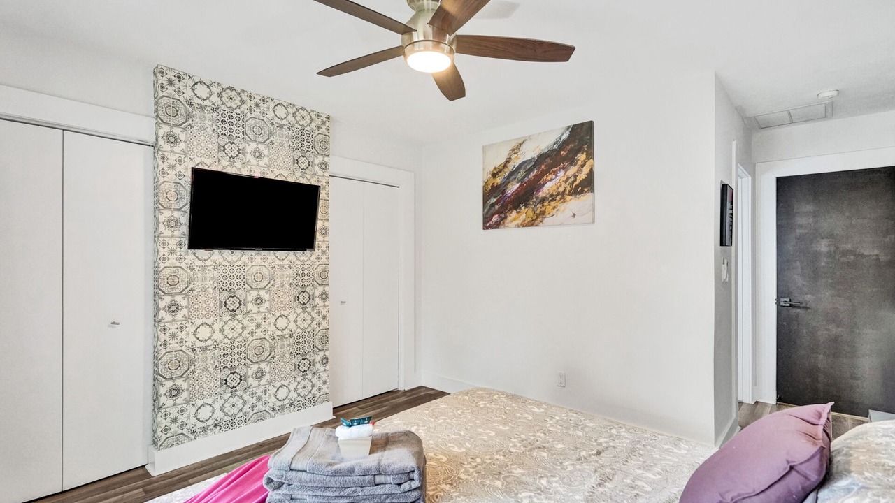 Photo of Bedroom in Downtown Hollywood