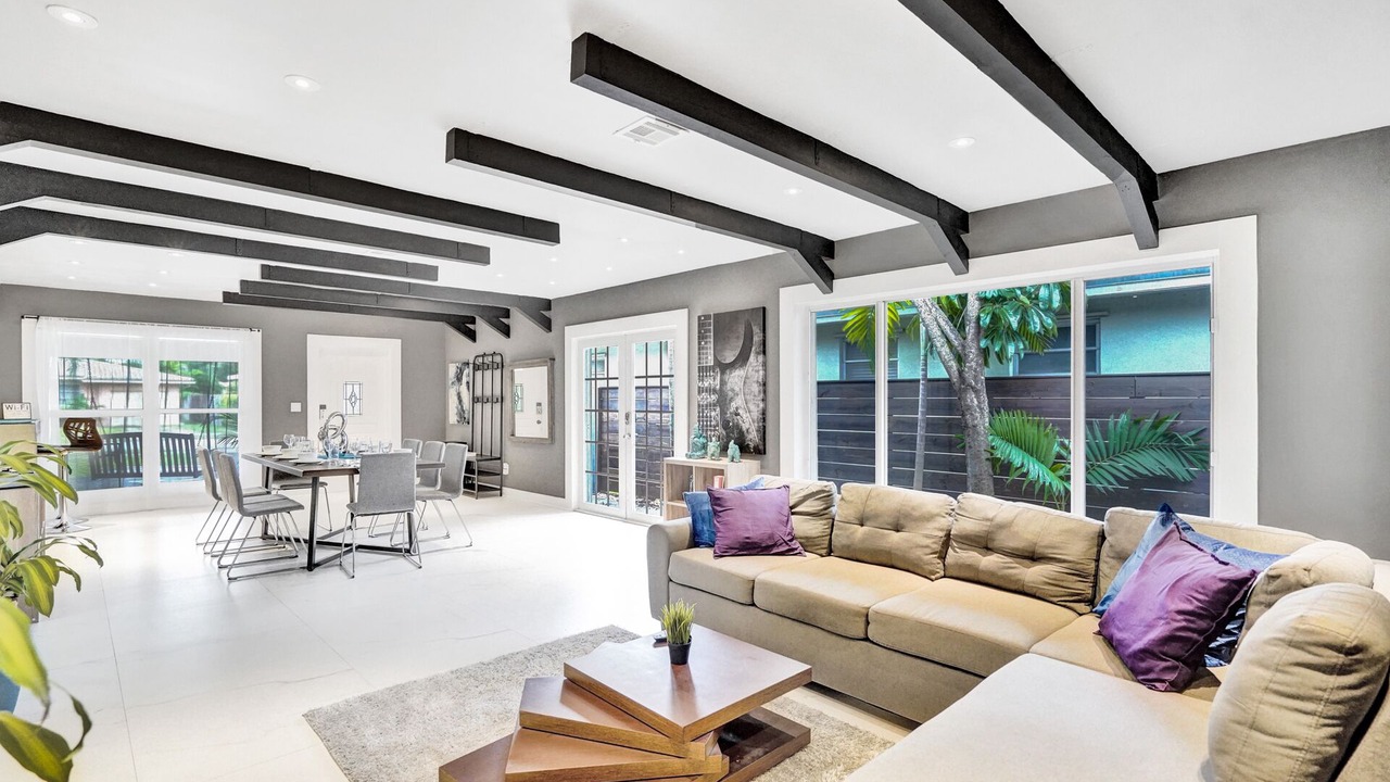 Photo of Livingroom in Downtown Hollywood