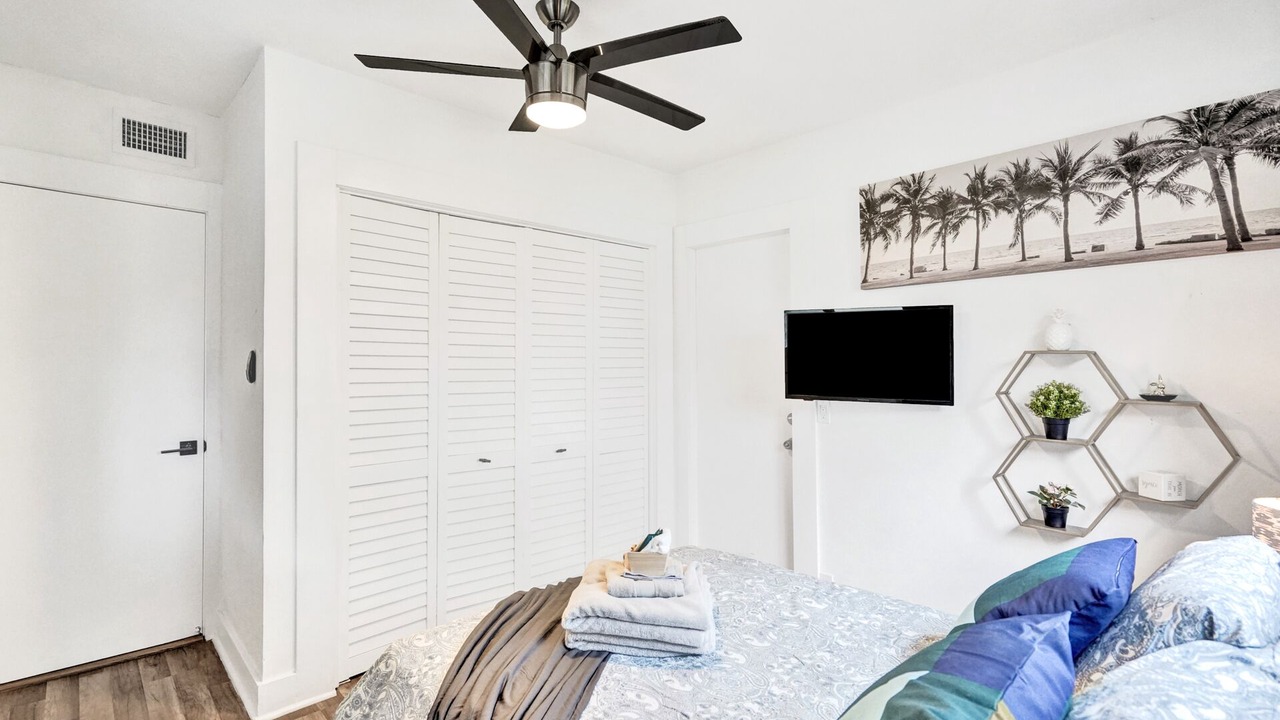 Photo of Bedroom in Downtown Hollywood