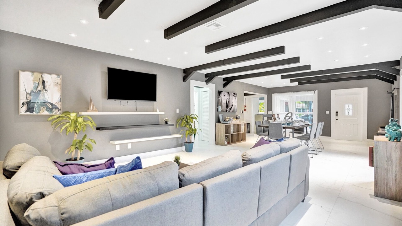 Photo of Livingroom in Downtown Hollywood