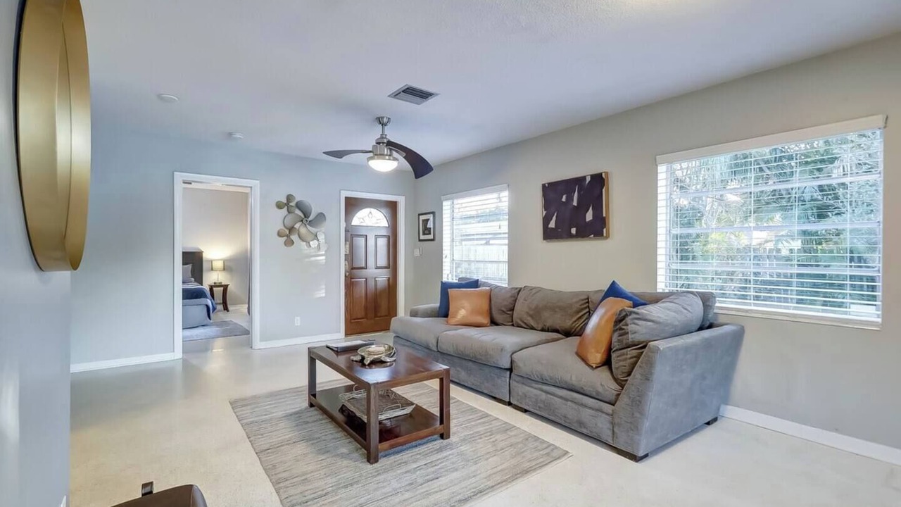 Photo of Livingroom in Middle River Terrace