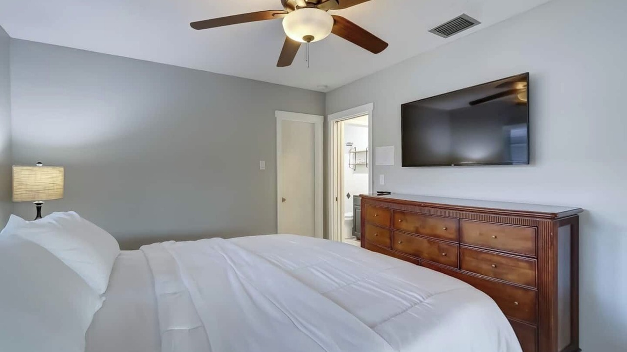 Photo of Bedroom in Middle River Terrace