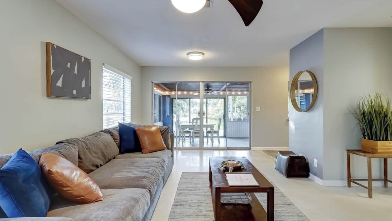 Photo of Livingroom in Middle River Terrace