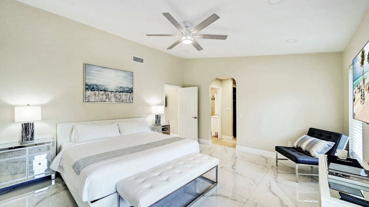 Photo of Bedroom in Hollywood Lakes