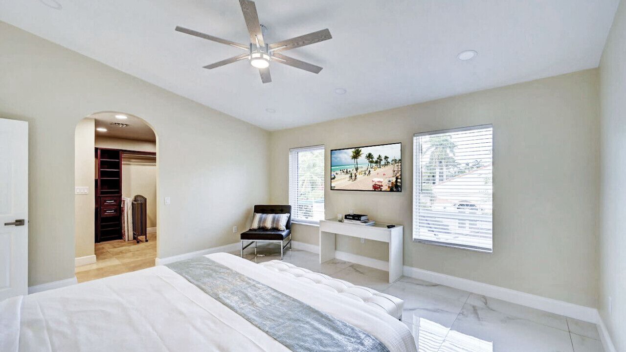 Photo of Bedroom in Hollywood Lakes