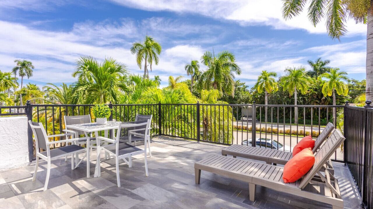 Photo of Outdoor in Hollywood Lakes