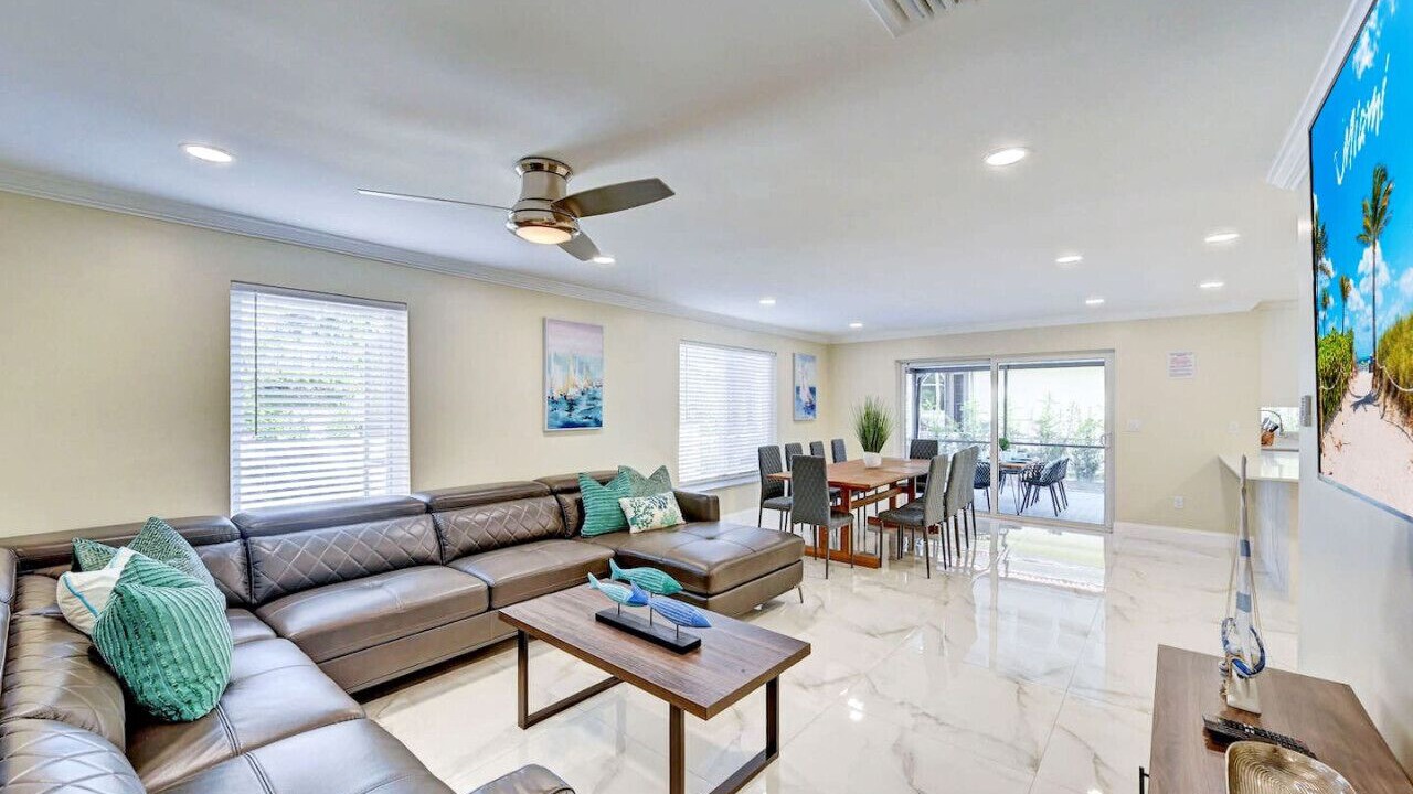 Photo of Livingroom in Hollywood Lakes