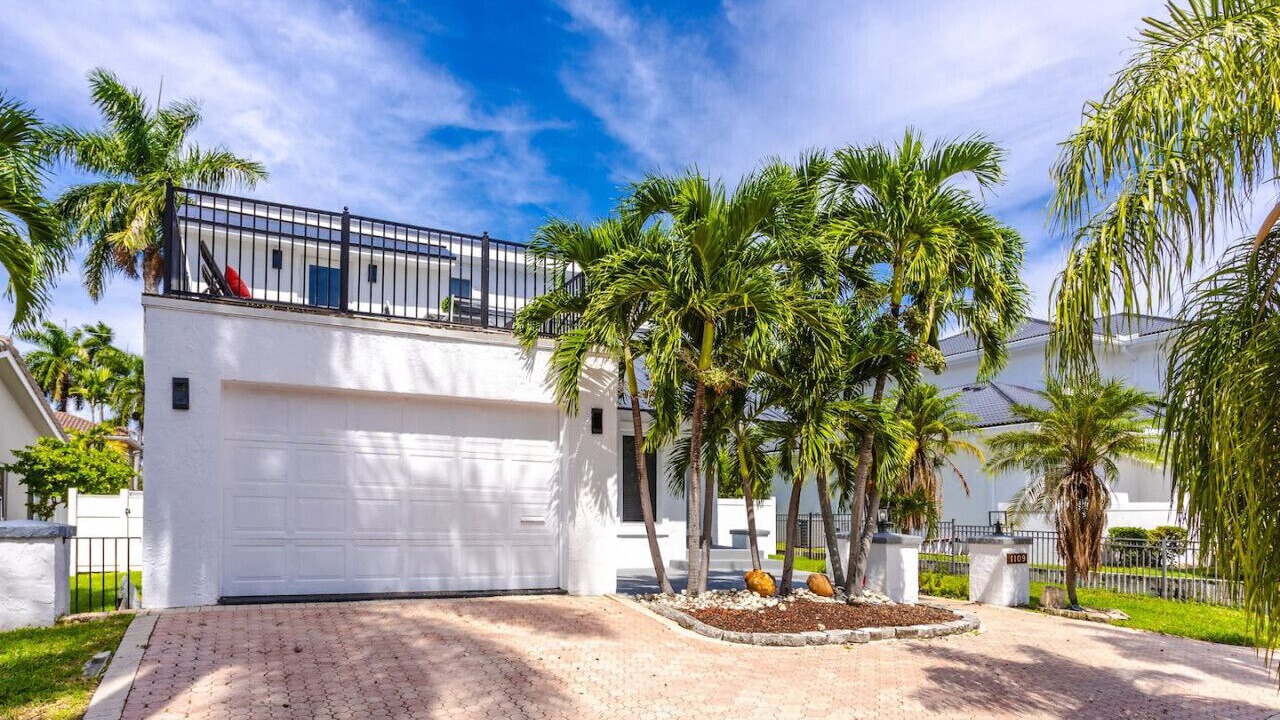 Photo of Outdoor in Hollywood Lakes