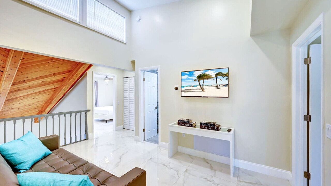 Photo of Bedroom in Hollywood Lakes