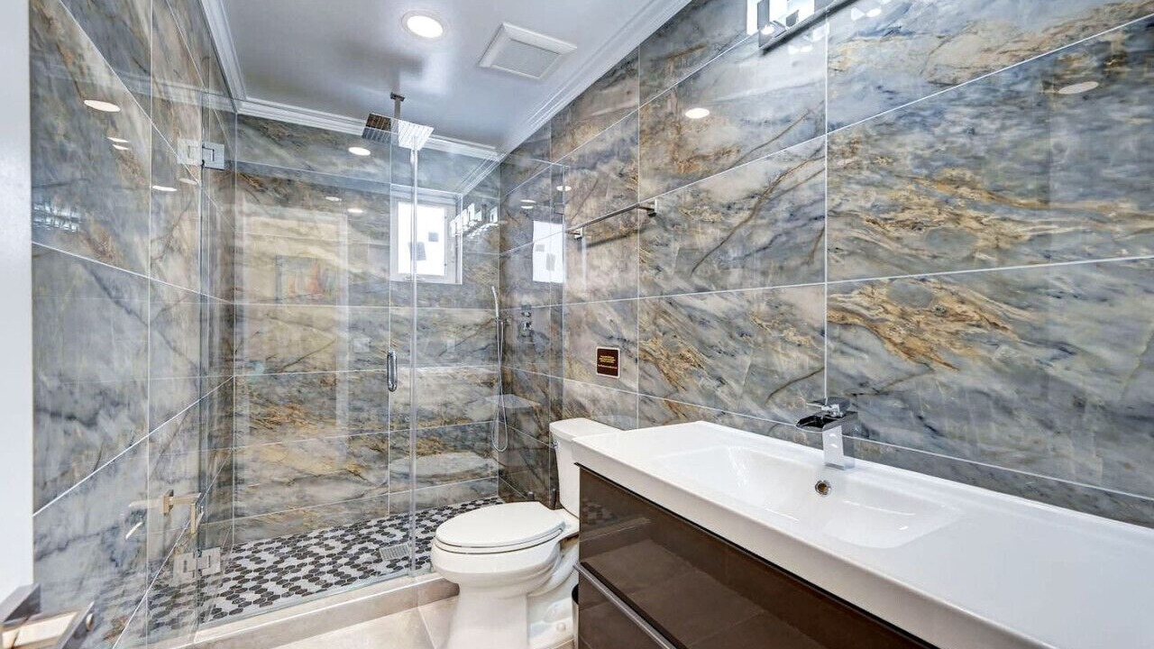 Photo of Bathroom in Hollywood Lakes