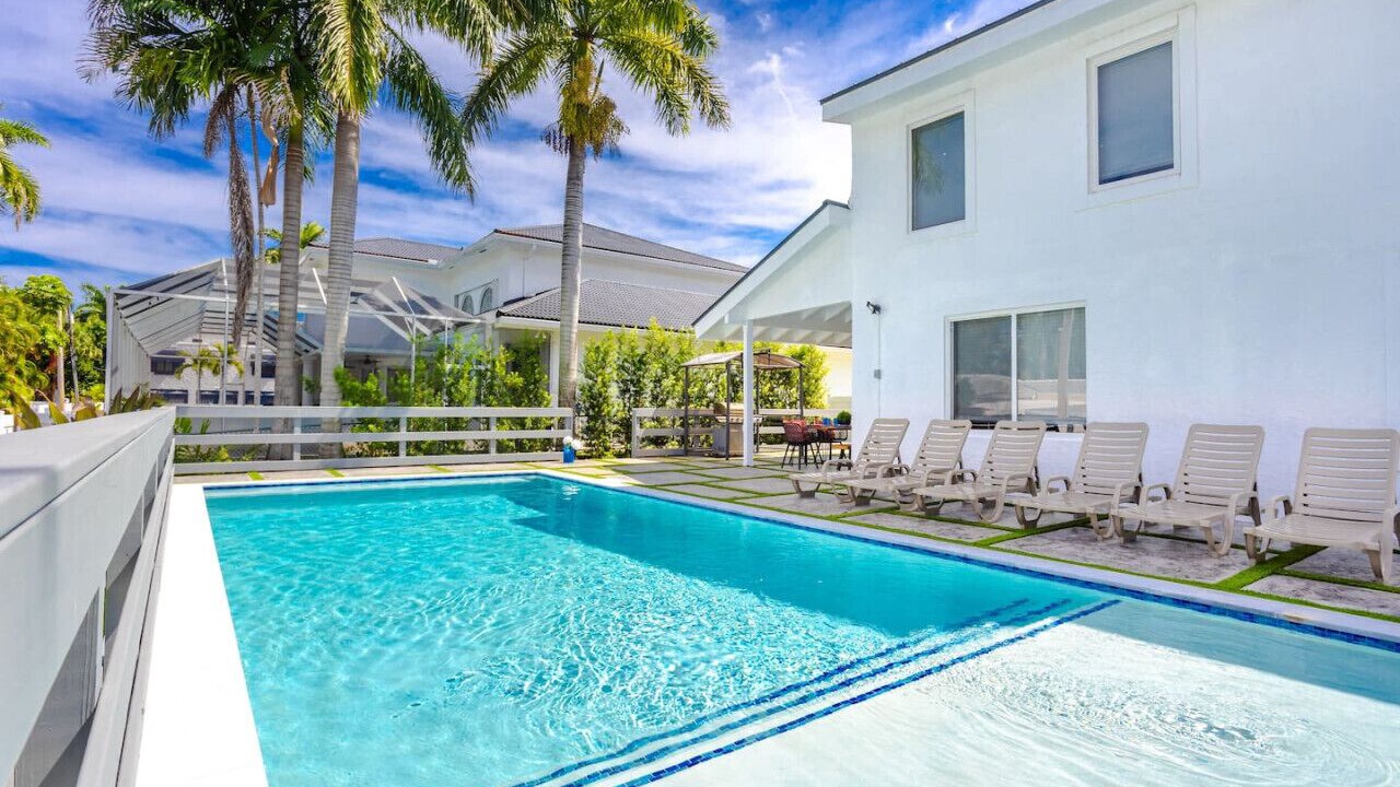 Photo of Outdoor in Hollywood Lakes