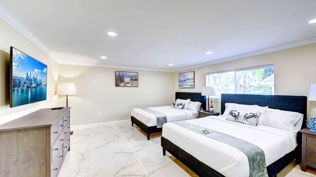 Photo of Bedroom in Hollywood Lakes
