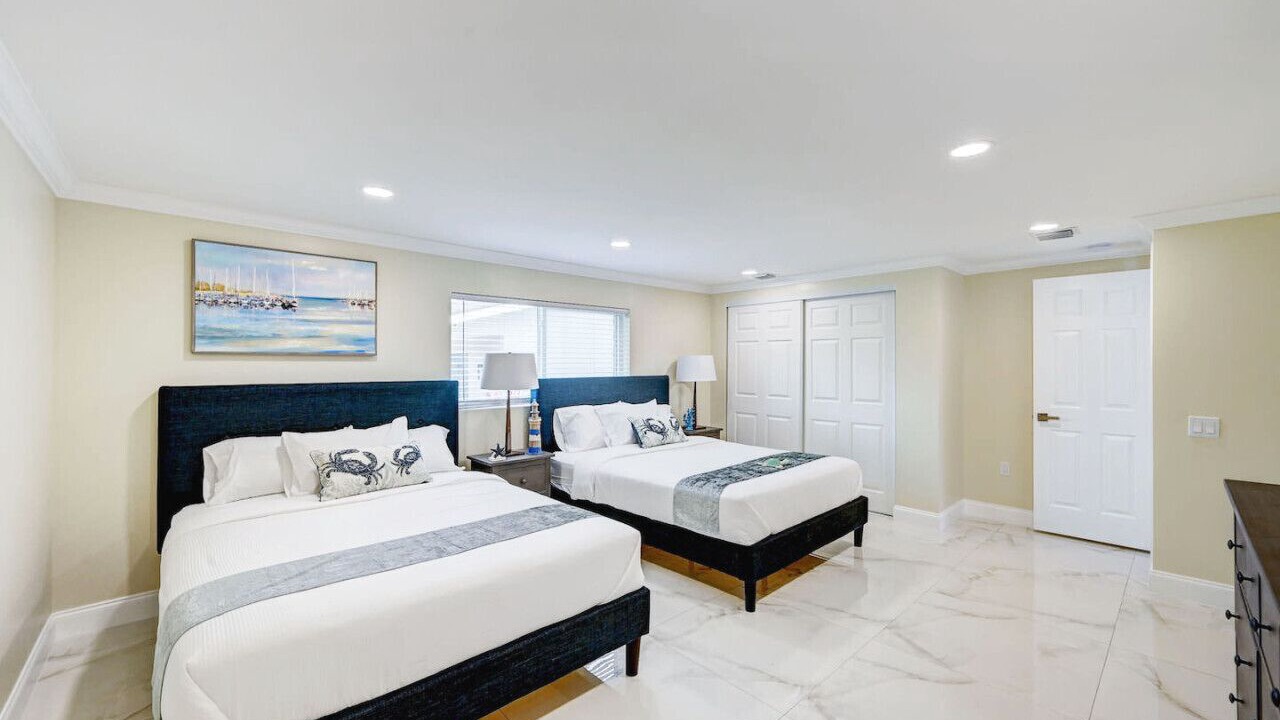 Photo of Bedroom in Hollywood Lakes