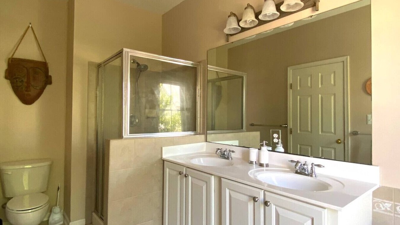 Photo of Bathroom in Sunset Island