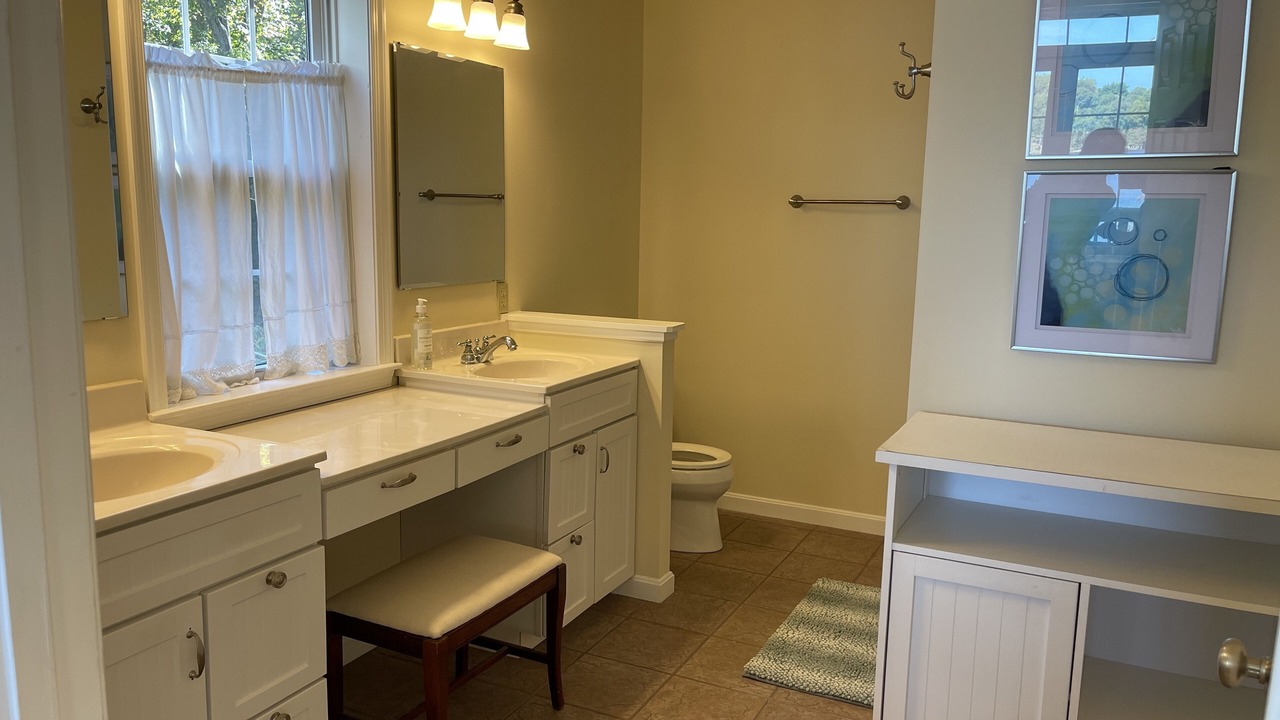 Photo of Bathroom in St. Leonard