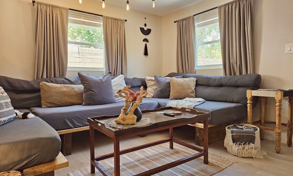 Photo of Livingroom in River Oaks