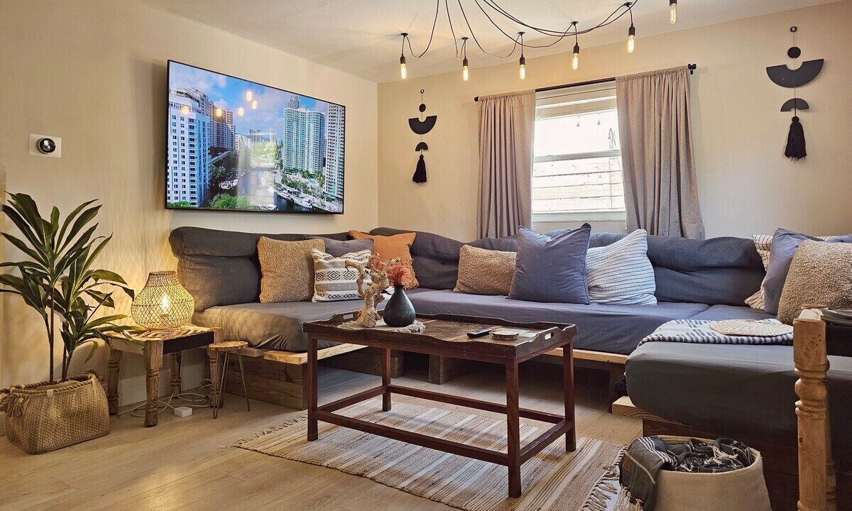 Photo of Livingroom in River Oaks