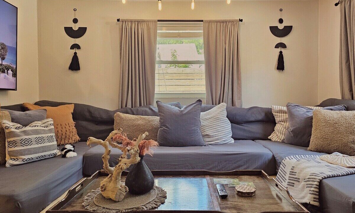 Photo of Livingroom in River Oaks
