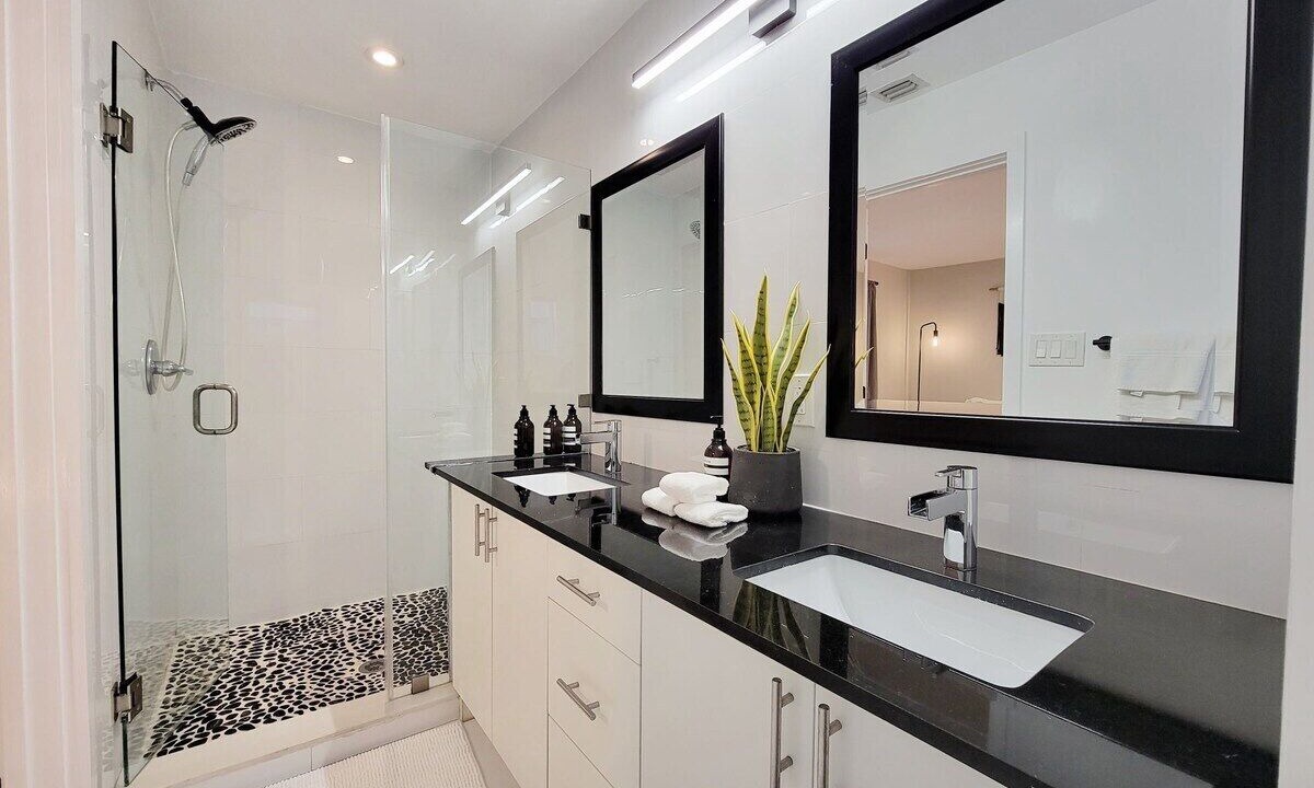 Photo of Bathroom in River Oaks