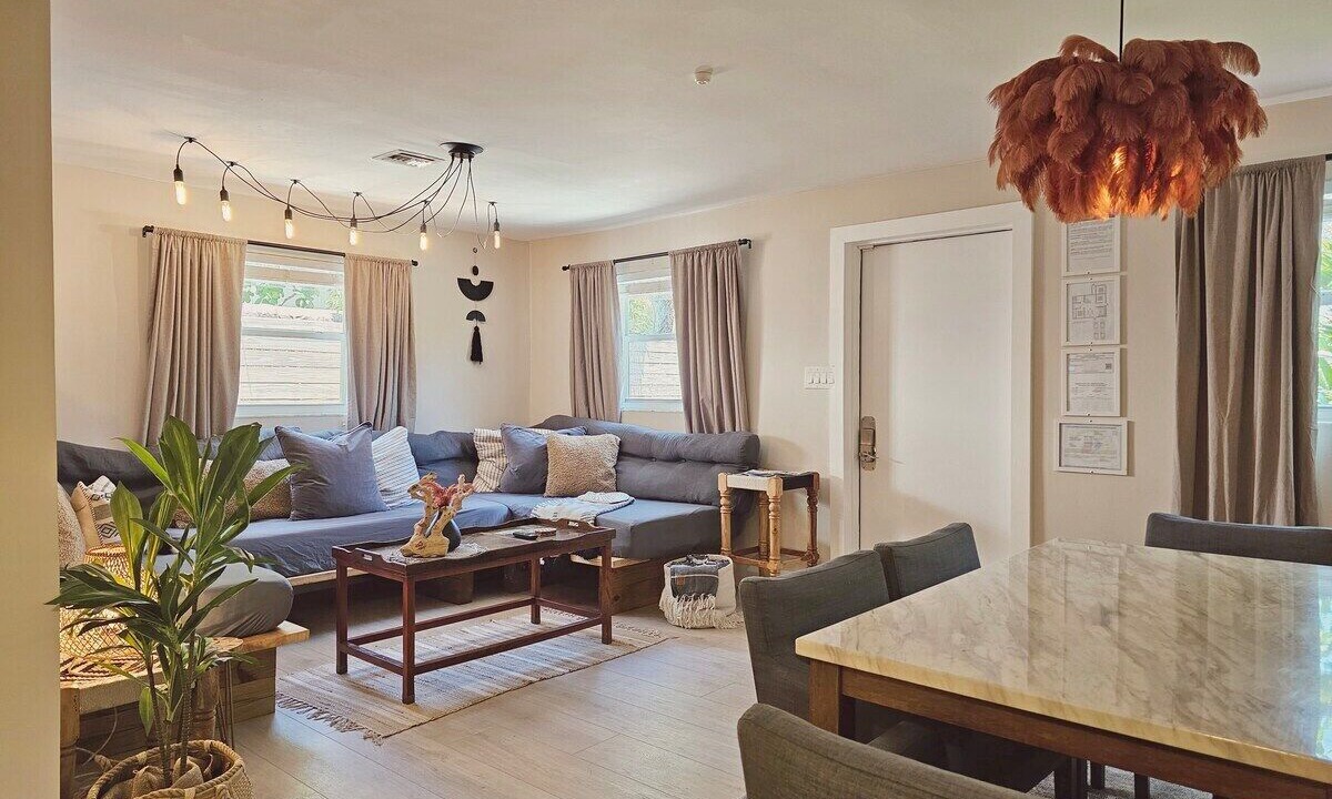 Photo of Livingroom in River Oaks