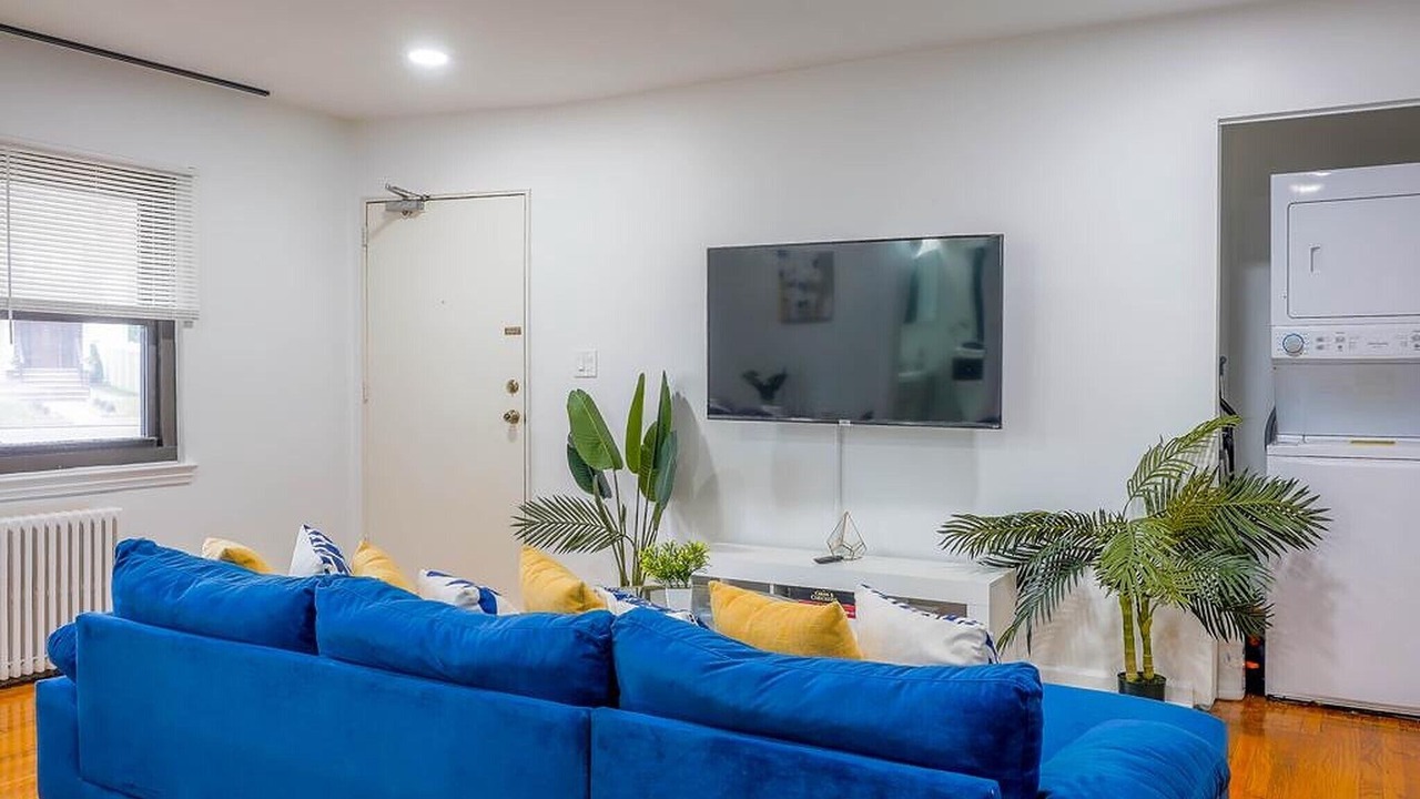 Photo of Livingroom in Teterboro