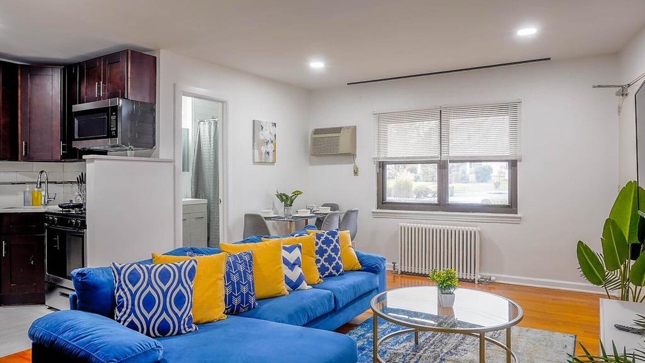 Photo of Livingroom in Teterboro