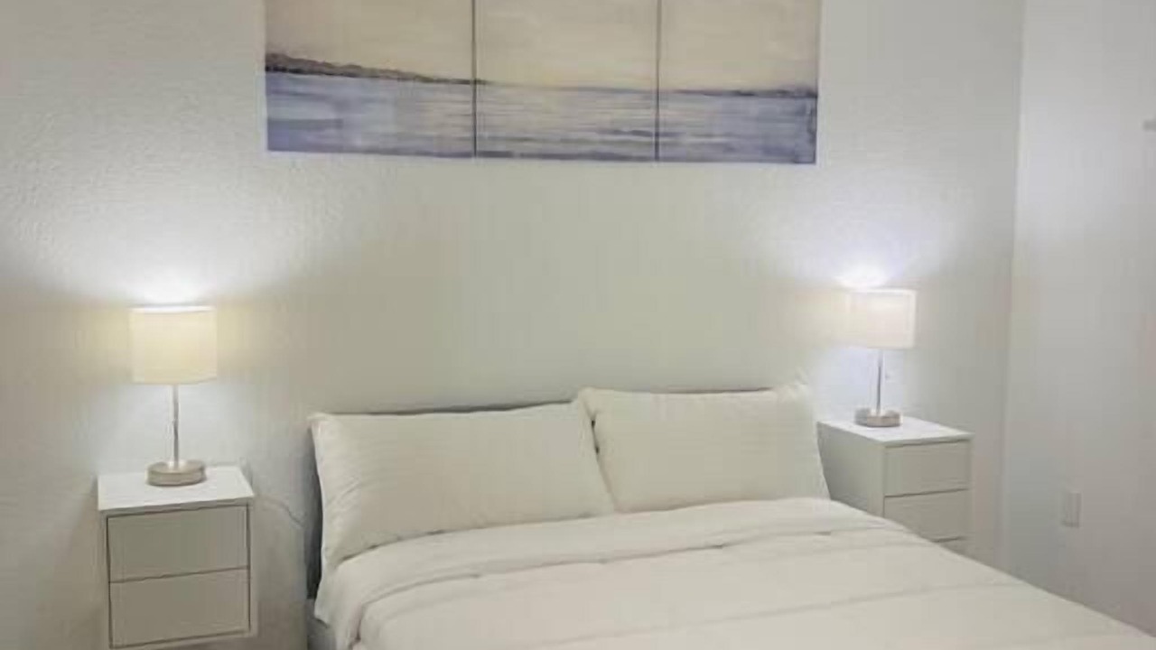 Photo of Bedroom in Lauderdale Beach