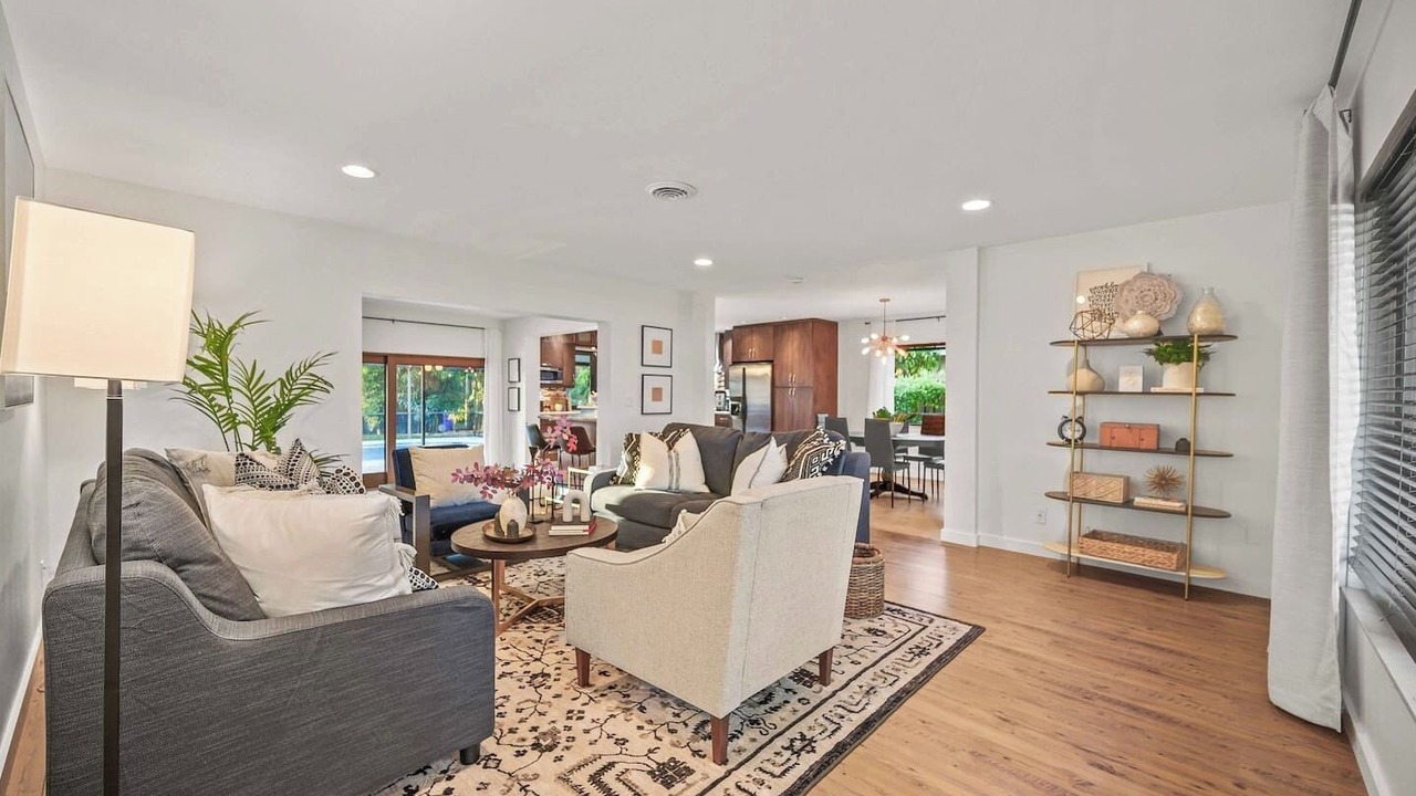 Photo of Others in Hollywood Hills