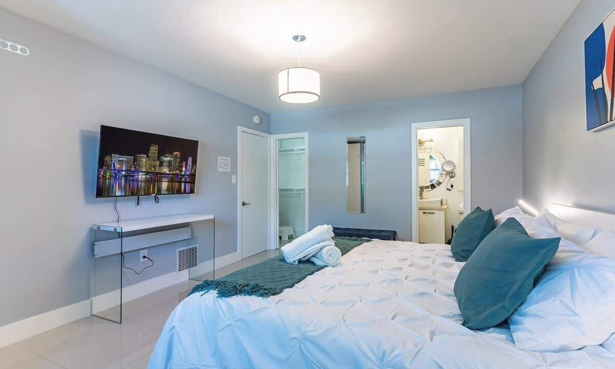 Photo of Bedroom in Coral Ridge