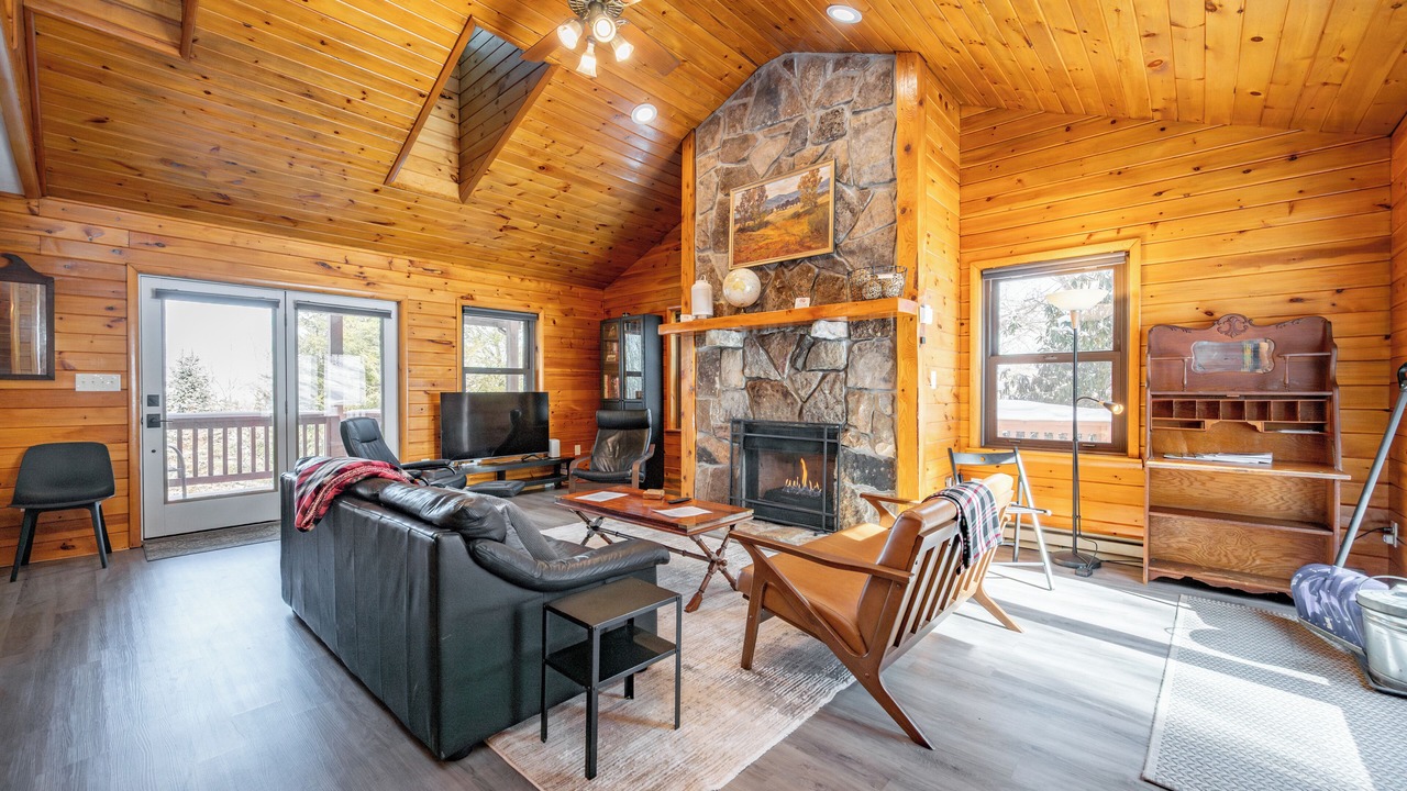 Photo of Livingroom in McHenry